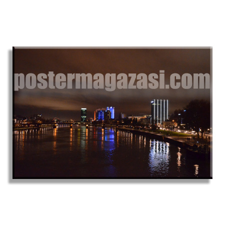 Frankfurt Main Nehri Gece