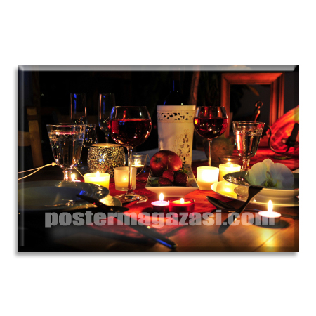 Mumlar, Şarap ve Romantik bir Yemek Masası